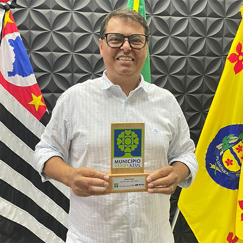 Divulgação - Paulo Eduardo Pinto, o Duda, recebendo certificação - Foto: Divulgação