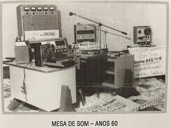 Divulgação/Arquivo Pessoal - Mesa de som da Difusora nos anos 60 - Foto: Divulgação/Arquivo Pessoal
