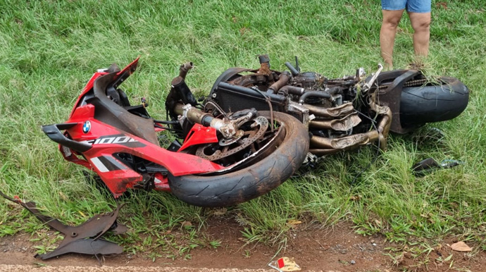 Divulgação - Motociclista perde o controle em rotatória, caí da moto e fica ferido em Assis - FOTO: Divulgação