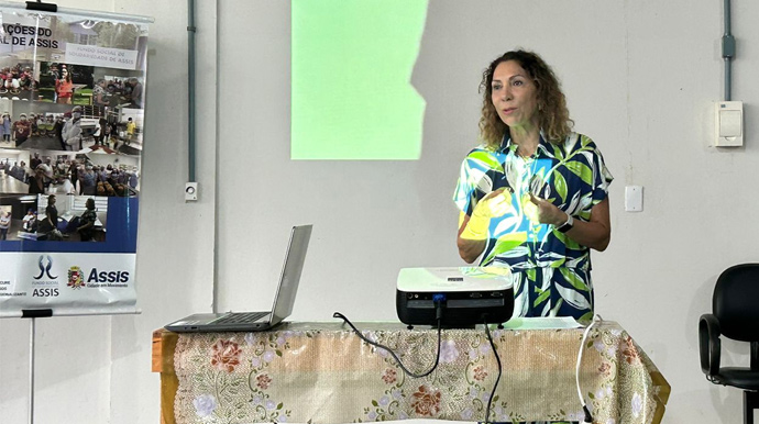 Portal AssisCity - Luciana Barreto, primeira-dama e presidente do Fundo Social de Solidariedade, na apresentação da Campanha do Agasalho 2024 - FOTO: Portal AssisCity