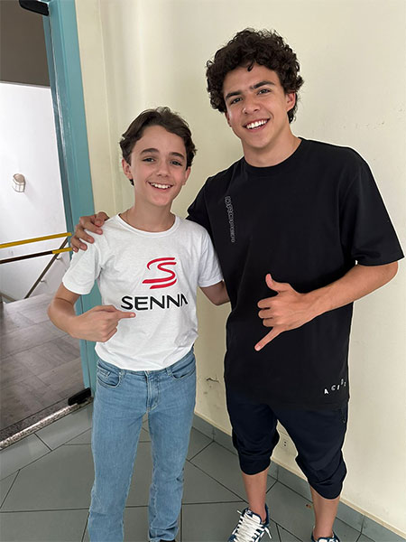 Divulgação - Pedro Tirolli ao lado do ator Nicolas Cruz, que interpretará Leonardo, irmão do Senna - Foto: Divulgação