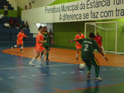 Times de futsal masculino e feminino disputam nesta quarta-feira mais uma partida pela Copa TV TEM