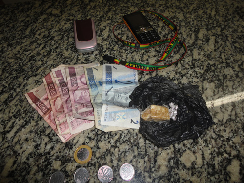 Adolescente é detido após trocar droga por produto de furto