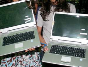 Escolas municipais de Assis recebem laptops