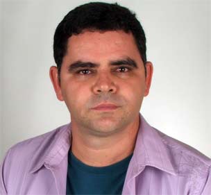 Noite de autógrafo de escritor assisense é sucesse na Aprumar