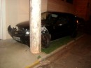 Motorista se envolve em acidente e ao tentar fugir bate em poste