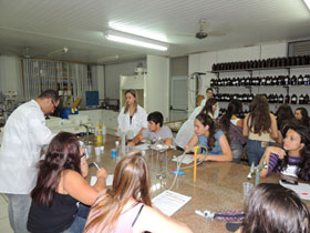 FEMA promove curso de Química Experimental