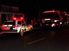 Casa no centro é consumida por incêndio e moradora perde tudo, em Tupã