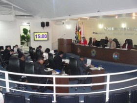 Vereadores votam requerimentos e apresentam indicações