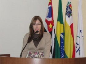 Educadora participa do espaço democrático da Câmara