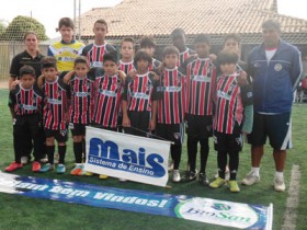 Escolinha Meninos do Morumbi realizou partida com Platina para lançamento do novo uniforme