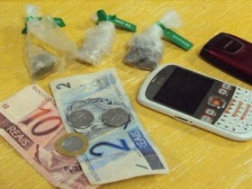 Adolescente é flagrado com maconha e dinheiro