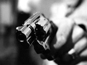 Mulheres são rendidas por dupla armada ao chegar em casa