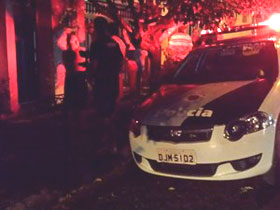 Homem morre prensado pelo próprio carro na garagem de casa em Jaú