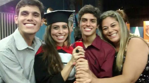 Melissa Paião cola grau em Direito da UENP