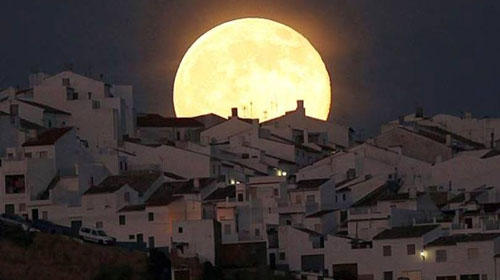 Fenômeno da superlua acontece na madrugada desta sexta-feira