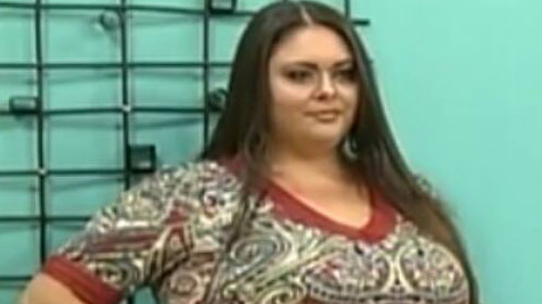 Assisense Natália Cleante participa de desfile em programa da TV Band