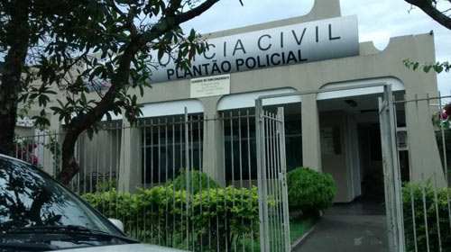 Idoso tenta evitar assalto, mas o bolso rasga e ladrão leva carteira