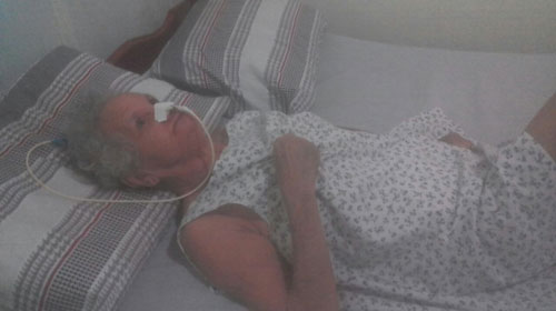 Idosa de 80 anos precisa de ajuda após sofrer dois AVCs, em Assis