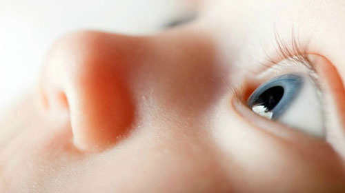 Cores certas do brinquedo vão estimular os olhos do seu bebê: saiba quais são