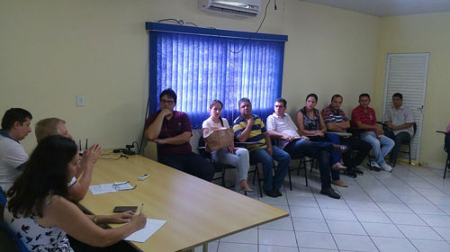 Prefeito e vice visitam departamentos e apresentam secretários