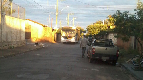 Morador cobra implantação de obstáculos em rua movimentada na Vila Nova Florínea, em Assis