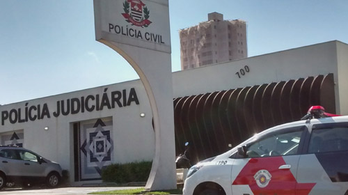 Mulher é presa na Vila Ribeiro em veículo com adulterações