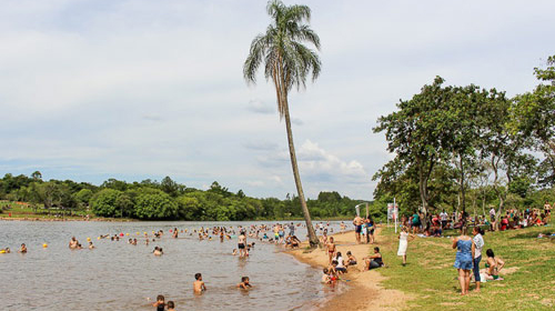 Após finais de semana de chuva, onda de calor leva assisenses a se refrescarem no Ecolago