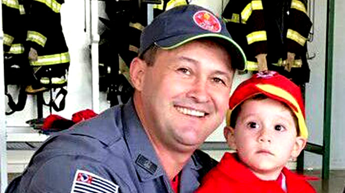 Câmara homenageia bombeiro que salvou a vida de um bebê de 12 dias