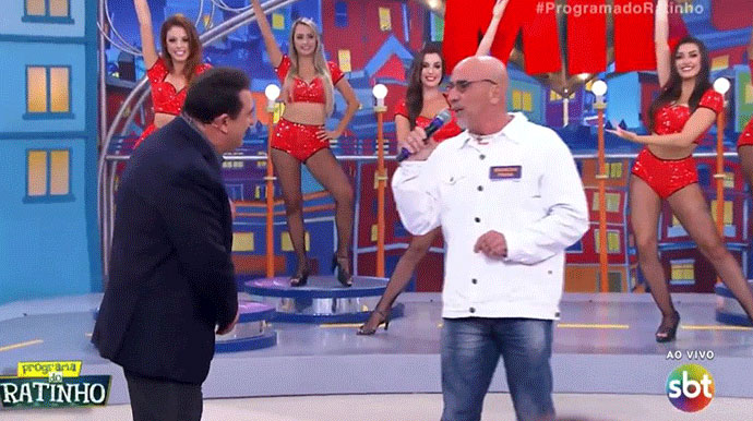 Cantor assisense faz imitação no Programa do Ratinho