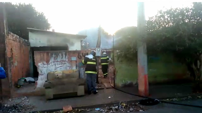 Edícula pega fogo na Vila Progresso, em Assis