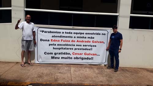 Equipe da Santa Casa de Assis é homenageada por familiar de paciente