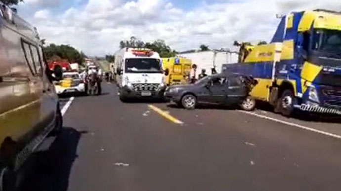 Engavetamento entre Assis e Echaporã deixa seis vítimas, uma delas fatal