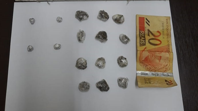 Menor esconde pedra de crack na boca, mas é apreendido por tráfico em Paraguaçu