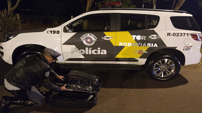 Passageiro é flagrado com pacotes de cocaína em rodovia de Ourinhos