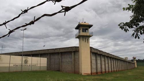 Visitante é flagrada com porções de maconha em alça de sacola na Penitenciária de Assis