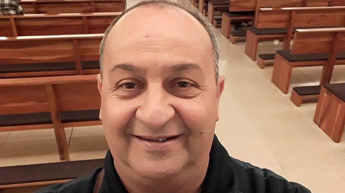 Papa pune Padre Vicente por abençoar casamento gay
