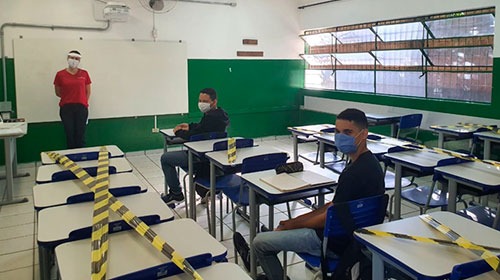 Escolas particulares de Assis podem retomar aulas presenciais a partir de terça, 27