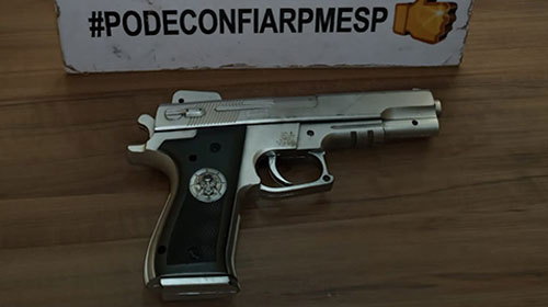 Simulacro de arma de fogo é apreendido no Distrito de Sapezal