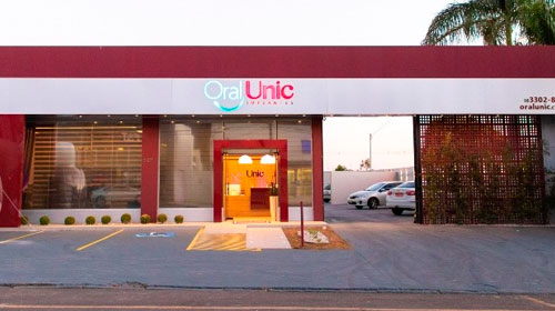 Clínica Oral Unic oferece condição especial de implantes dentários