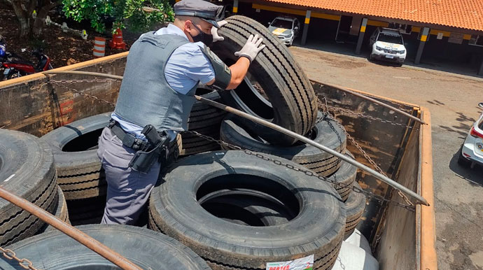 Homem é preso por contrabando de pneus na Raposo Tavares em Assis