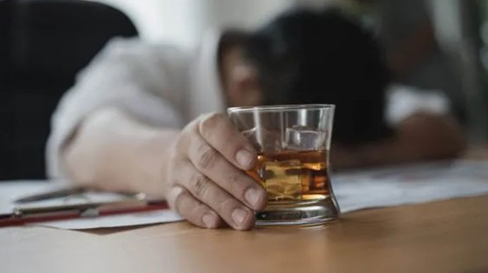“Voltei a ser feliz, com as esperanças renovadas”, diz ex-alcoólatra após tratamento com hipnoterapia em Assis