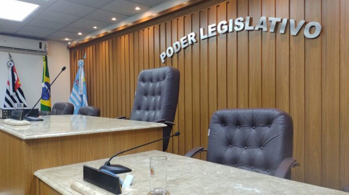 Vereadores de Assis aumentam salário em quase 50% para a próxima legislatura e passa a ser de R$8.500; prefeito será de R$25 mil