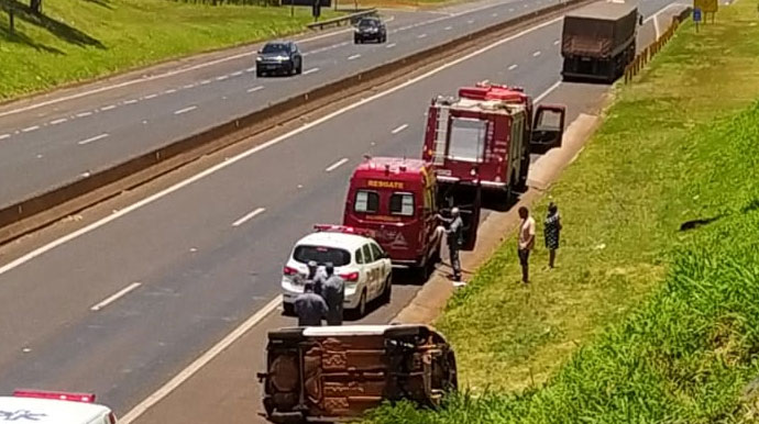 Acidente entre carro e caminhão deixa vítima leve em Assis