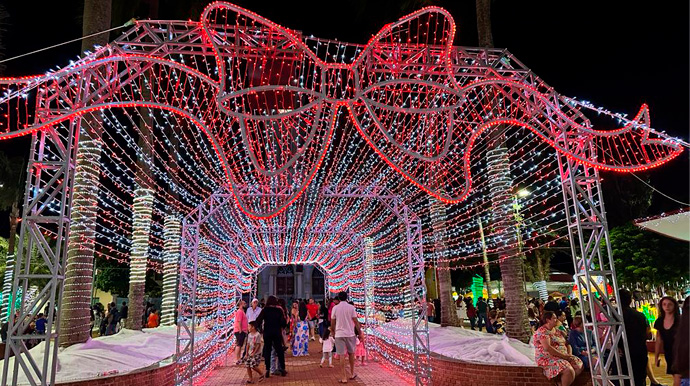 Natal Feliz em Palmital encanta população e ilumina praça da Igreja Matriz