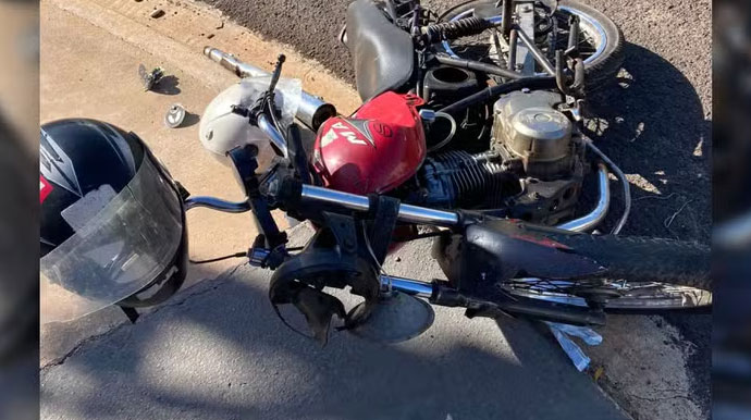 Acidente em Bauru deixa duas vítimas graves após batida entre moto e ônibus circular