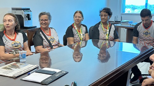 Prefeitura de Assis homenageia atletas campeãs nacionais de Vôlei Adaptado