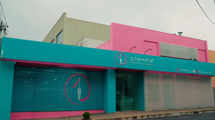 A 1NHAZ Esmalteria Express inovou o ramo de manicure em Assis e região