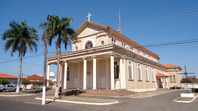 Basílica São Vicente de Paulo transmite Rosário da Madrugada com Frei Gilson nesta sexta-feira em Assis