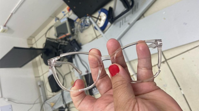 Óculos da enfermeira fico quebrado